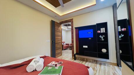 Gurgaon, Apartments/Houses, INR 6500/day, Furnished, 2 BR, 900 Sq. Feet, Two Bedroom Apartment Near Medanta Medicity Hospital