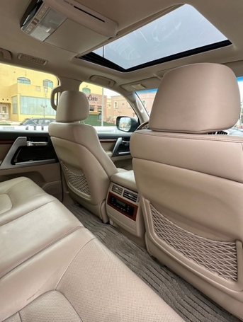 East Riffa, Vehicles, Cars & Trucks , BHD 13200,  Toyota Land Cruiser,  2013,  Automatic,  190000 KM,  Toyota L/Cruiser VXR 5.7-  - SOLD