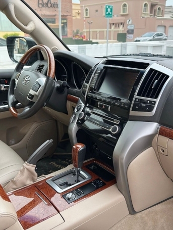 East Riffa, Vehicles, Cars & Trucks , BHD 13200,  Toyota Land Cruiser,  2013,  Automatic,  190000 KM,  Toyota L/Cruiser VXR 5.7-  - SOLD