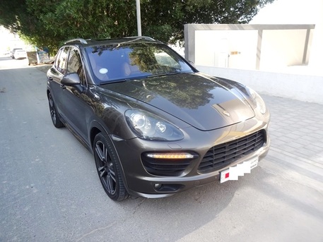 Zinj, Vehicles, Cars & Trucks , BHD 111,  Porsche Cayenne GTS,  2013,  Automatic,  93000 KM,  Full Option, Agency Maintained - URGENT SALE