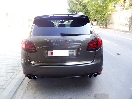 Zinj, Vehicles, Cars & Trucks , BHD 111,  Porsche Cayenne GTS,  2013,  Automatic,  93000 KM,  Full Option, Agency Maintained - URGENT SALE