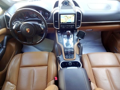Zinj, Vehicles, Cars & Trucks , BHD 111,  Porsche Cayenne GTS,  2013,  Automatic,  93000 KM,  Full Option, Agency Maintained - URGENT SALE