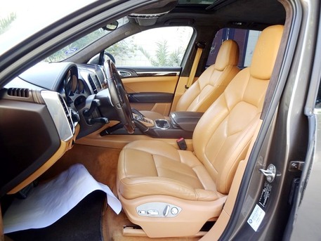 Zinj, Vehicles, Cars & Trucks , BHD 111,  Porsche Cayenne GTS,  2013,  Automatic,  93000 KM,  Full Option, Agency Maintained - URGENT SALE
