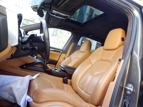 Zinj, Vehicles, Cars & Trucks , BHD 111,  Porsche Cayenne GTS,  2013,  Automatic,  93000 KM,  Full Option, Agency Maintained - URGENT SALE