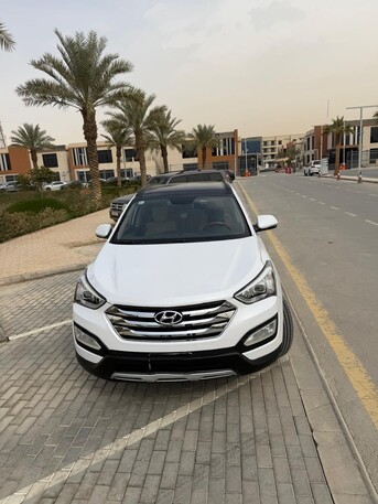 Riyadh, Vehicles, Cars & Trucks , SAR 45000,  Hyundai Santa Fe,  2015,  Automatic,  170000 KM,  SUV FOR SALE 7 Seater, MID OPTION, WELL MAINTAINED, SECOND OWNER.