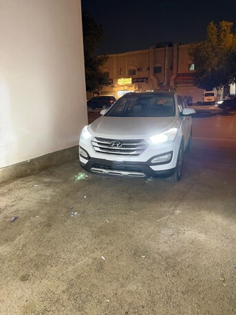 Riyadh, Vehicles, Cars & Trucks , SAR 45000,  Hyundai Santa Fe,  2015,  Automatic,  170000 KM,  SUV FOR SALE 7 Seater, MID OPTION, WELL MAINTAINED, SECOND OWNER.