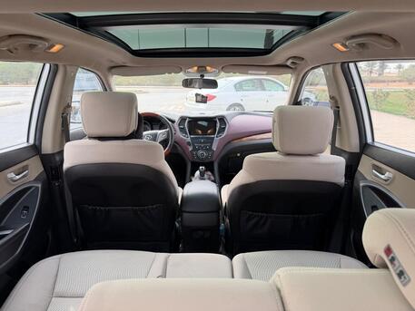 Riyadh, Vehicles, Cars & Trucks , SAR 45000,  Hyundai Santa Fe,  2015,  Automatic,  170000 KM,  SUV FOR SALE 7 Seater, MID OPTION, WELL MAINTAINED, SECOND OWNER.