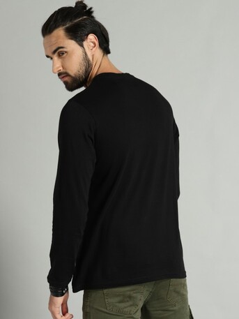 Mumbai, Clothing & Accessories, INR 1,  Roadster Men Black Printed Round Neck T-shirt