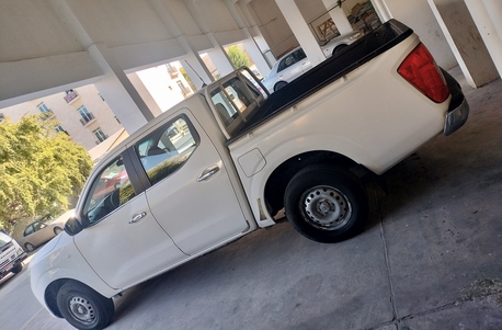 Salmaniya, Vehicles, Cars & Trucks , Nissan Navara,  2017,  Manual,  149000 KM,    ( Diesel ) Double Cabin Pic Up.