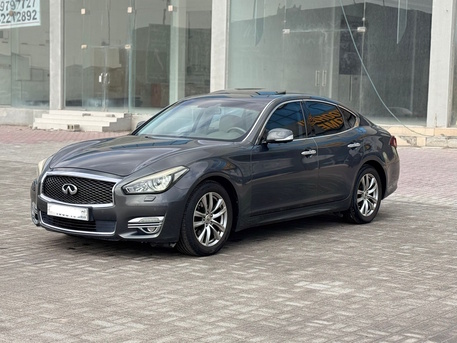 Manama, Vehicles, Cars & Trucks , BHD 3300,  Infiniti Q70,  2016,  Automatic,  122500 KM,   /  (Grey)