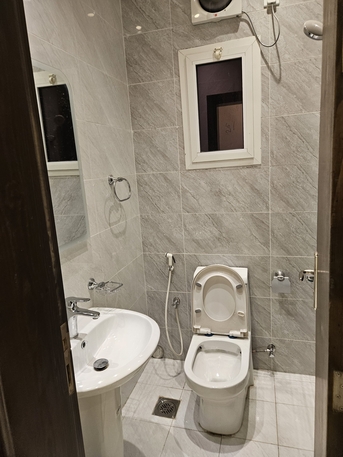 Azizia, Apartments/Houses, SAR 32000/year,  3 BR,  3bhk Kitchen Hall 2 Washroom Rent 32000 Near Pakistani School Aziza