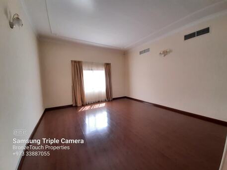 Saar, Apartments/Houses, BHD 900/month,  4 BR,  680 Sq. Meter,  LARGE VILLA WITH PRIVATE GARDEN EXCLUSIVE CALL