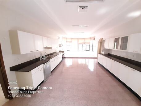 Saar, Apartments/Houses, BHD 900/month,  4 BR,  680 Sq. Meter,  LARGE VILLA WITH PRIVATE GARDEN EXCLUSIVE CALL