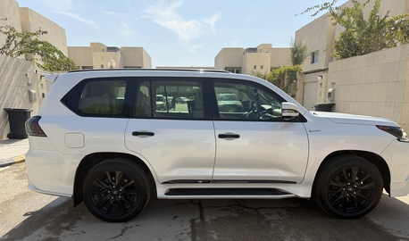 Riyadh, Vehicles, Cars & Trucks , SAR 352000,  Lexus LX 570 Kuro (black Edition) Pear White,  2020,  Automatic,  74000 KM,