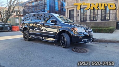 New York, Vehicles, Cars & Trucks , USD 22722,  Chrysler Town & Country Touring,  2016,  Automatic,  25000 KM,    &ndash; Wheelchair Accessible Mobility Van