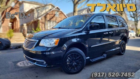 New York, Vehicles, Cars & Trucks , USD 22722,  Chrysler Town & Country Touring,  2016,  Automatic,  25000 KM,    &ndash; Wheelchair Accessible Mobility Van