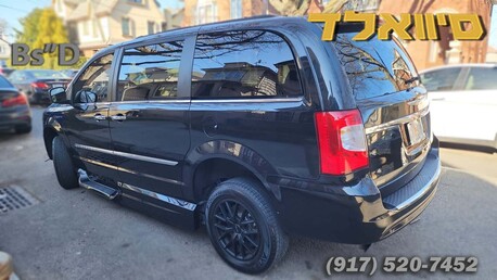 New York, Vehicles, Cars & Trucks , USD 22722,  Chrysler Town & Country Touring,  2016,  Automatic,  25000 KM,    &ndash; Wheelchair Accessible Mobility Van