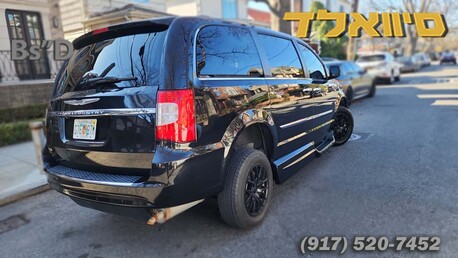 New York, Vehicles, Cars & Trucks , USD 22722,  Chrysler Town & Country Touring,  2016,  Automatic,  25000 KM,    &ndash; Wheelchair Accessible Mobility Van