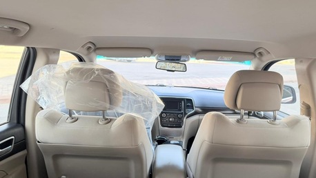 Riyadh, Vehicles, Cars & Trucks , Sar 45000,  Jeep Cherokee,  2014,  Automatic,  124000 KM,  Jeep Grand Cherokee 4wd  Model  Only