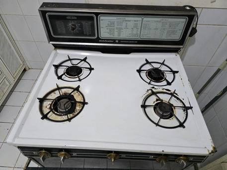 Al Malaz, Household Items, SAR 1,  4 Burner Cooking Range & Recliner Soaf 3 Seater