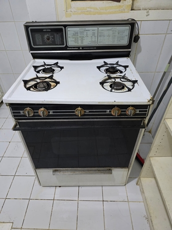 Al Malaz, Household Items, SAR 1,  4 Burner Cooking Range & Recliner Soaf 3 Seater