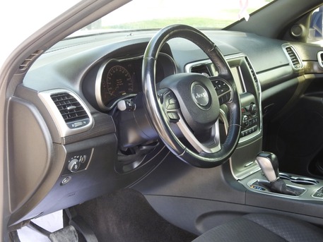 Tubli, Vehicles, Cars & Trucks , BHD 6000,  Jeep Grand Cherokee,  2018,  124000 KM,  GRAND CHEROCKEE LAREDO  Model Excellent Condition FOR SALE