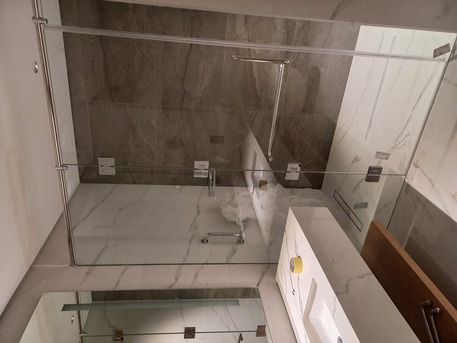 Jeddah, Construction, فني زجاج سكريت جدة تركيب باب شاور حمّام زجا