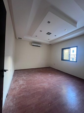 Riffa, Villas, BHD 550,  Furnished,  327 Sq. Meter,  Villa For Rent In Al Buhair Prime Corner Location   Located On Two Corners In A Distin