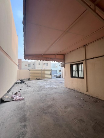 Riffa, Villas, BHD 550,  Furnished,  327 Sq. Meter,  Villa For Rent In Al Buhair Prime Corner Location   Located On Two Corners In A Distin