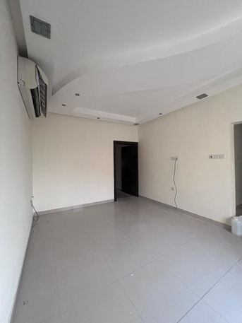 Riffa, Villas, BHD 550,  Furnished,  327 Sq. Meter,  Villa For Rent In Al Buhair Prime Corner Location   Located On Two Corners In A Distin