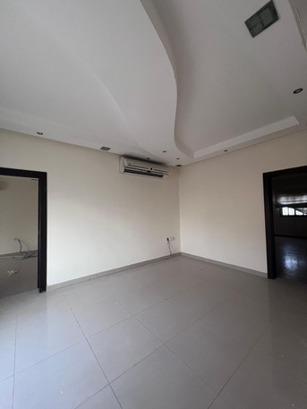 Riffa, Villas, BHD 550,  Furnished,  327 Sq. Meter,  Villa For Rent In Al Buhair Prime Corner Location   Located On Two Corners In A Distin