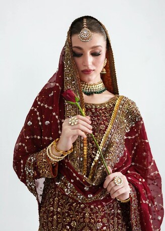 Buraidah, Clothing & Accessories, SAR 1000,  New Pakistani Designer Bridal/party 4-piece Dress For Sale