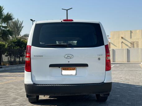 Riffa, Vehicles, Cars & Trucks , BHD 3500,  Hyundai H1,  2018,  Manual,  201500 KM,   AGENCY SERVICE ZERO ACCIDENT