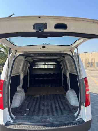 Riffa, Vehicles, Cars & Trucks , BHD 3500,  Hyundai H1,  2018,  Manual,  201500 KM,   AGENCY SERVICE ZERO ACCIDENT