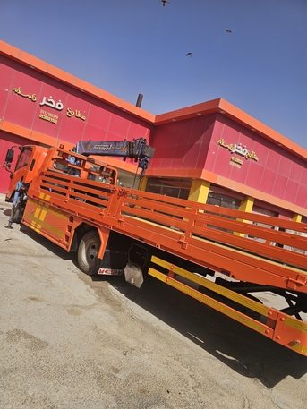 Riyadh, Logistics, سطحه هيدروليك مع ونش كرين Hydraulic Flatbed Truck With Crane Winch For Rent