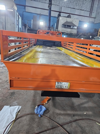 Riyadh, Logistics, سطحه هيدروليك مع ونش كرين Hydraulic Flatbed Truck With Crane Winch For Rent