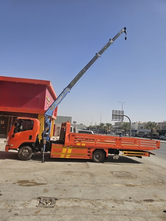 Riyadh, Logistics, سطحه هيدروليك مع ونش كرين Hydraulic Flatbed Truck With Crane Winch For Rent