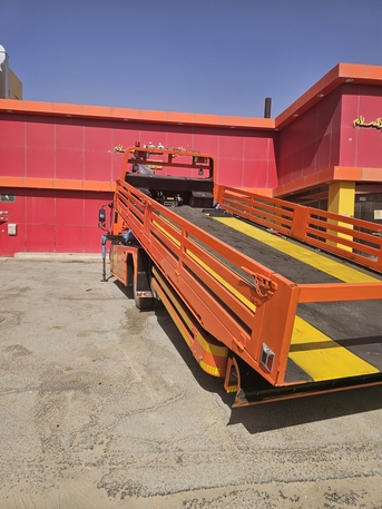 Riyadh, Logistics, سطحه هيدروليك مع ونش كرين Hydraulic Flatbed Truck With Crane Winch For Rent