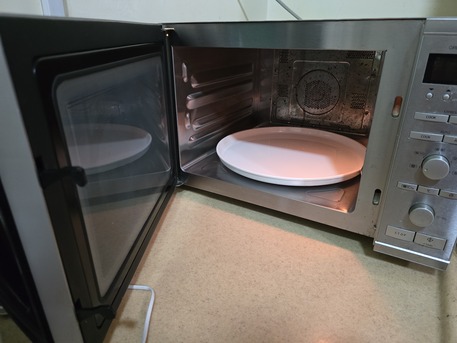 Jubail, Appliances, SAR 300,  Fully Functional Microwave/convection/Grill Combination 42L Sharp Inverter Microwave