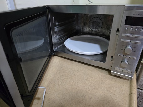 Jubail, Appliances, SAR 300,  Fully Functional Microwave/convection/Grill Combination 42L Sharp Inverter Microwave