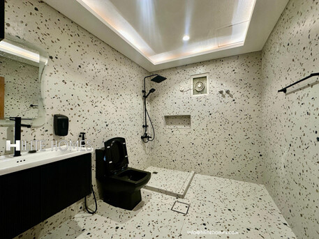 Kuwait City, Apartments/Houses, KWD 750/month,  3 BR,  Renovated Floor For Rent In Al-Qurain