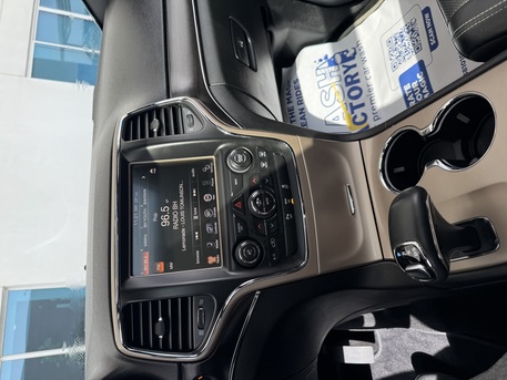 Manama, Vehicles, Cars & Trucks , BHD 4450,  Jeep Grand Cherokee Limited,  2014,  Automatic,  115000 KM,  Light Use -well Maintained- New Tyres - Passing Until November-Limited