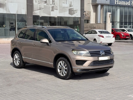Manama, Vehicles, Cars & Trucks , BHD 4900,  Volkswagen Touareg,  2016,  Automatic,  110800 KM,    (Gold)