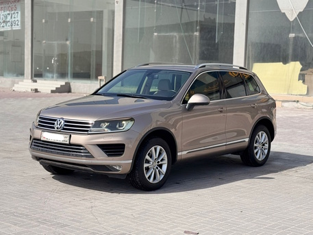 Manama, Vehicles, Cars & Trucks , BHD 4900,  Volkswagen Touareg,  2016,  Automatic,  110800 KM,    (Gold)