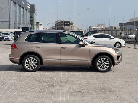 Manama, Vehicles, Cars & Trucks , BHD 4900,  Volkswagen Touareg,  2016,  Automatic,  110800 KM,    (Gold)