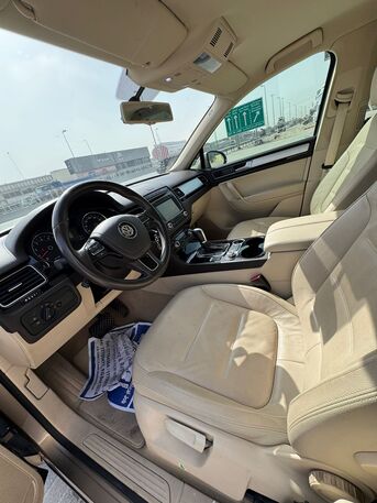 Manama, Vehicles, Cars & Trucks , BHD 4900,  Volkswagen Touareg,  2016,  Automatic,  110800 KM,    (Gold)