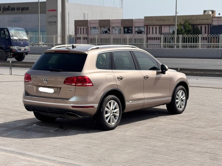 Manama, Vehicles, Cars & Trucks , BHD 4900,  Volkswagen Touareg,  2016,  Automatic,  110800 KM,    (Gold)