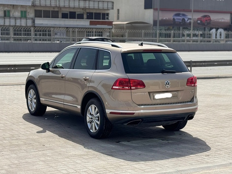 Manama, Vehicles, Cars & Trucks , BHD 4900,  Volkswagen Touareg,  2016,  Automatic,  110800 KM,    (Gold)