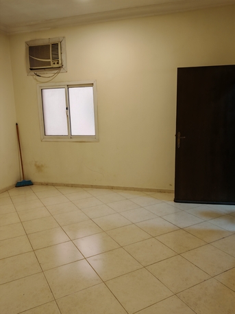 Al Malaz, Rooms for Rent, SAR 1500/month,  Room Available For Executive Bachelor Per Month SAR 1500