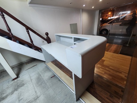 Manama, Furniture, BHD 20,  Good Condition Reception Table For Sale (wooden)